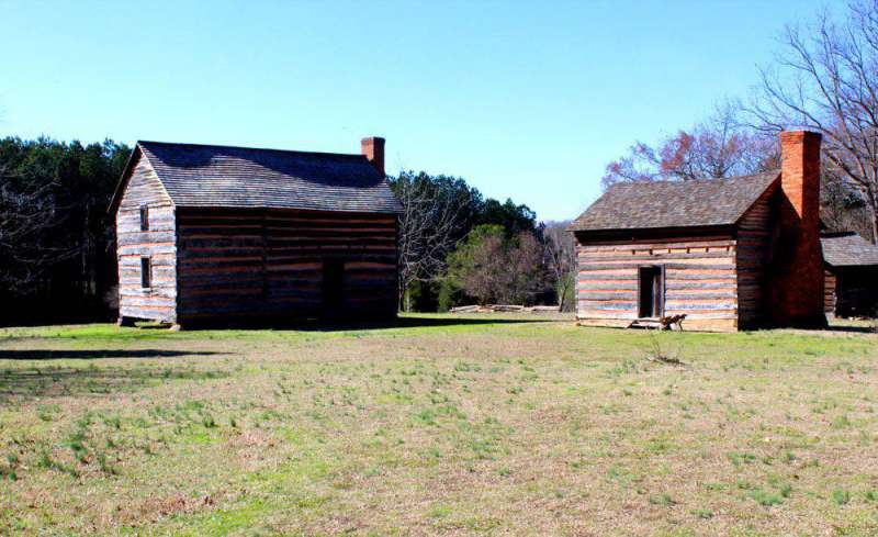 cabins-at-Polk-birthplace